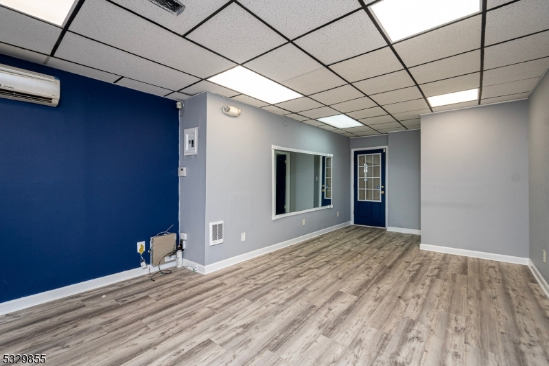 Journal Swuare - Commercial Lease