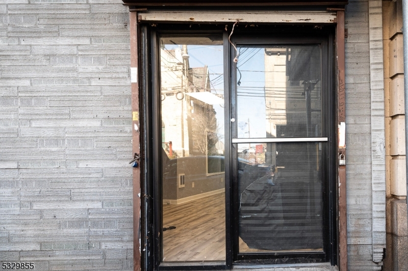 Journal Swuare - Commercial Lease