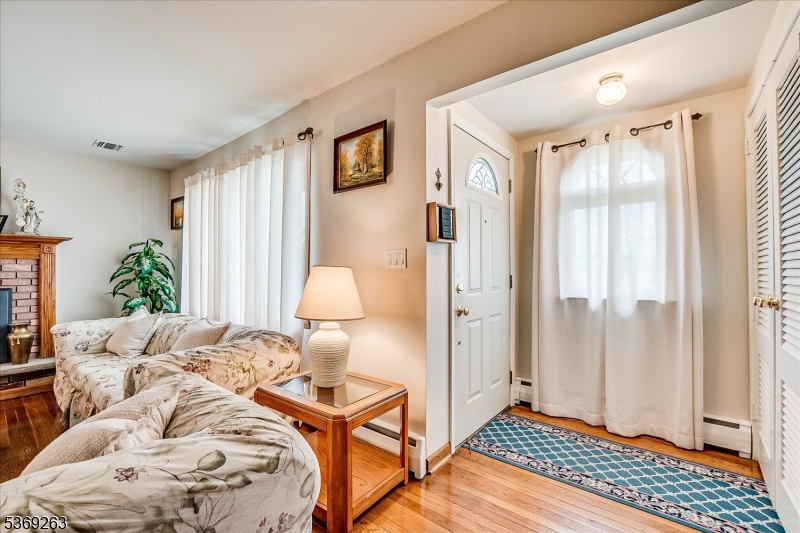 Woodbridge Twp., New Jersey 08863, United States, 4 Bedrooms Bedrooms, ,2 BathroomsBathrooms,Residential,Active,164387