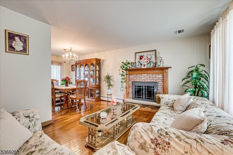 Woodbridge Twp., New Jersey 08863, United States, 4 Bedrooms Bedrooms, ,2 BathroomsBathrooms,Residential,Active,164387