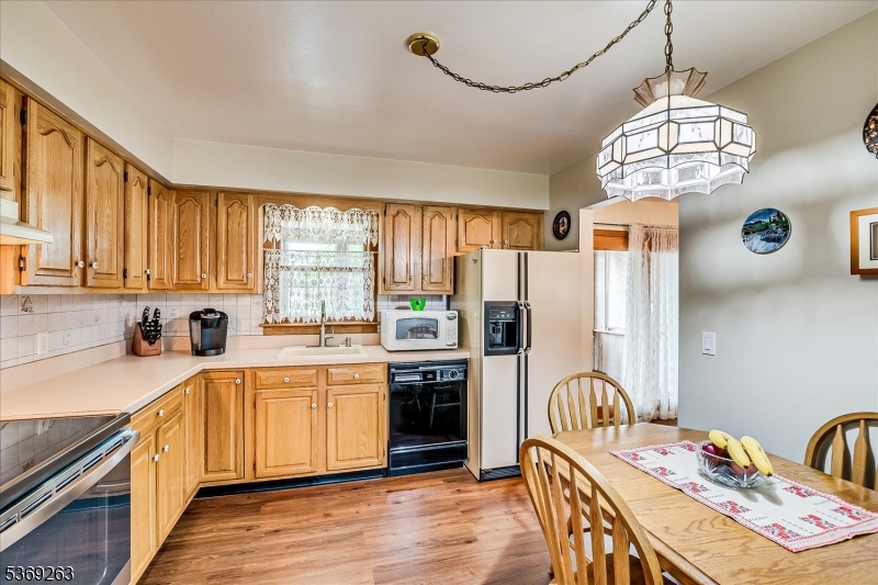 Woodbridge Twp., New Jersey 08863, United States, 4 Bedrooms Bedrooms, ,2 BathroomsBathrooms,Residential,Active,164387