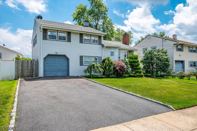 Woodbridge Twp., New Jersey 08863, United States, 4 Bedrooms Bedrooms, ,2 BathroomsBathrooms,Residential,Active,164387