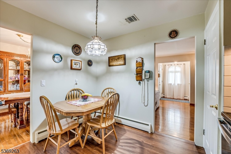 Woodbridge Twp., New Jersey 08863, United States, 4 Bedrooms Bedrooms, ,2 BathroomsBathrooms,Residential,Active,164387