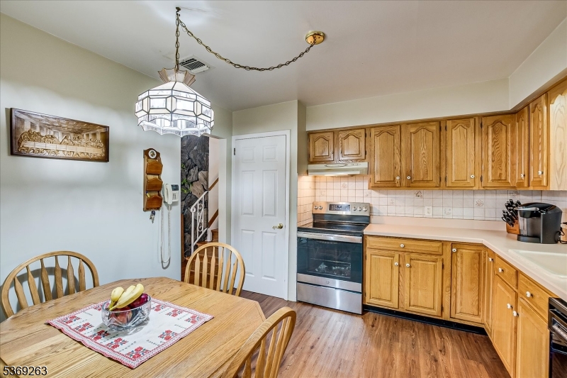 Woodbridge Twp., New Jersey 08863, United States, 4 Bedrooms Bedrooms, ,2 BathroomsBathrooms,Residential,Active,164387