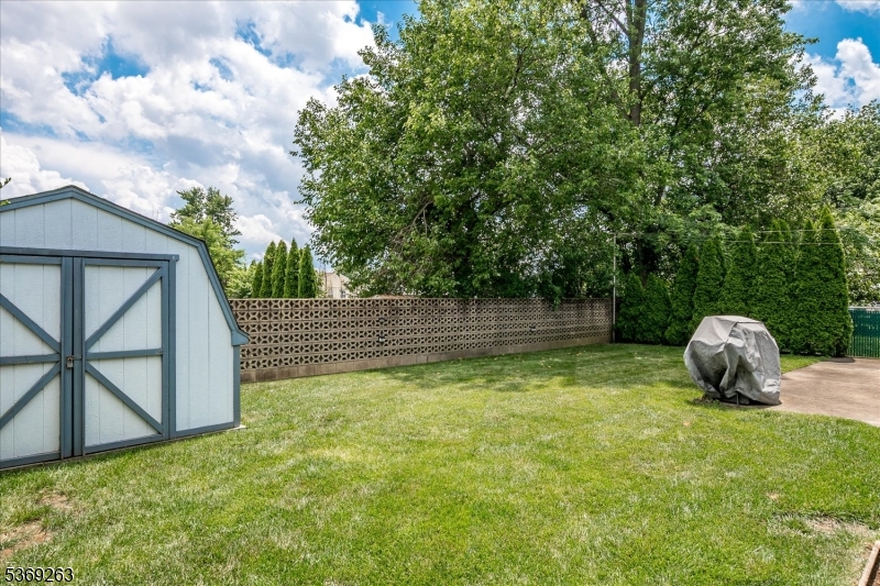 Woodbridge Twp., New Jersey 08863, United States, 4 Bedrooms Bedrooms, ,2 BathroomsBathrooms,Residential,Active,164387