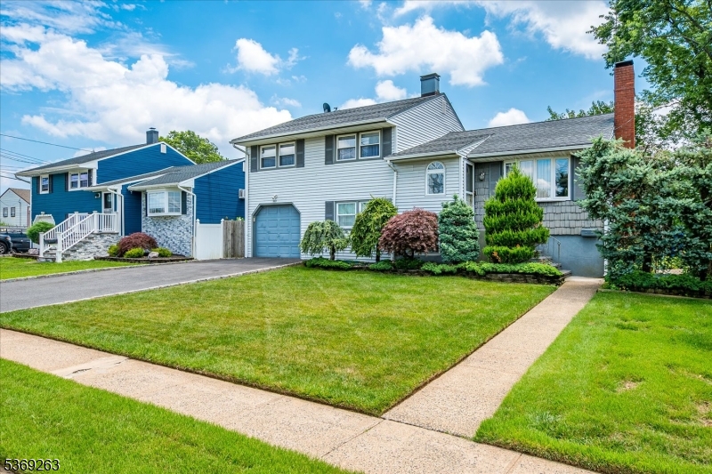 Woodbridge Twp., New Jersey 08863, United States, 4 Bedrooms Bedrooms, ,2 BathroomsBathrooms,Residential,Active,164387