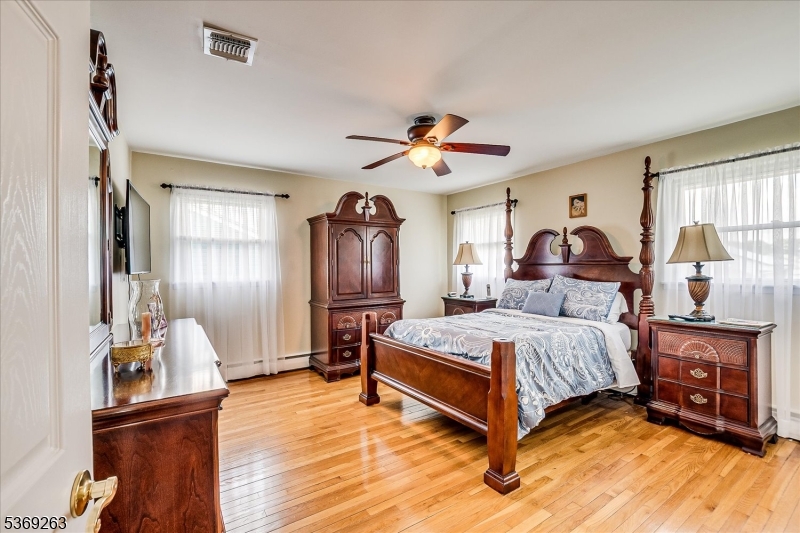 Woodbridge Twp., New Jersey 08863, United States, 4 Bedrooms Bedrooms, ,2 BathroomsBathrooms,Residential,Active,164387