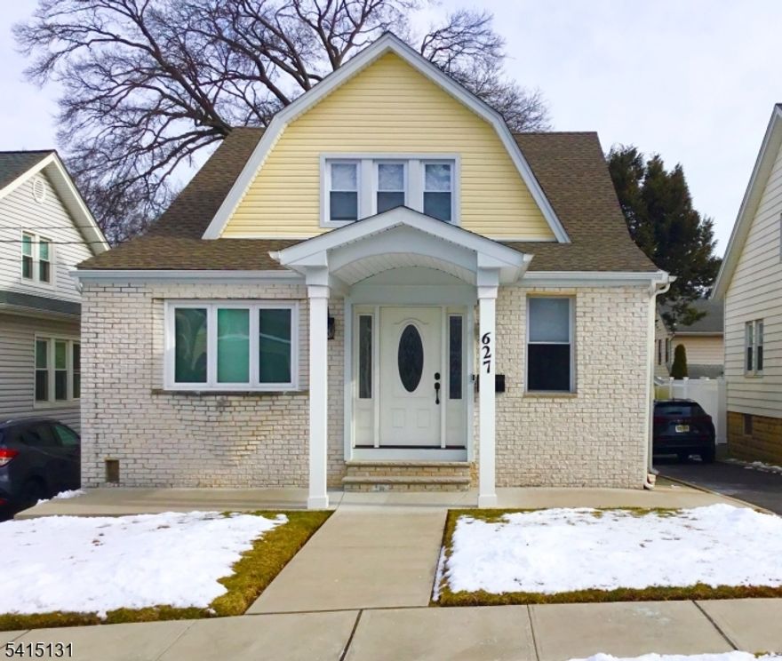 Discover this impeccably maintained, fully renovated 5-bed, 3bath gem in a prime Union location, highlighting gorgeous hardwood floors. Spacious, updated kitchen boasting stunning, high-durability quartz countertops, a diner table, and premium appliances a modern entertainer's dream, with a finished basement. This 2-story home includes premium finishes, a private backyard, and a detached garage.