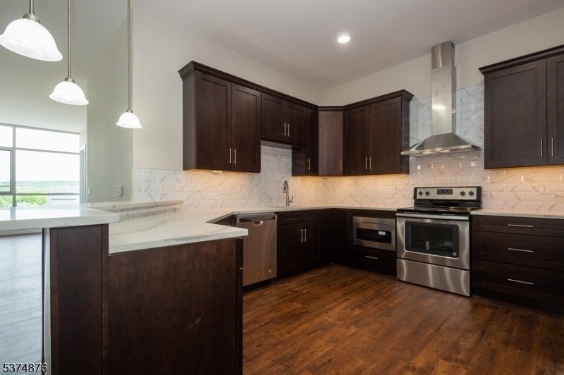 Somerville Boro, New Jersey 08876, United States, 1 Bedroom Bedrooms, ,1 BathroomBathrooms,Residential,Active,181091