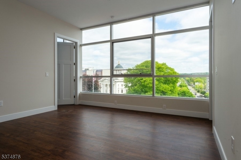 Somerville Boro, New Jersey 08876, United States, 1 Bedroom Bedrooms, ,1 BathroomBathrooms,Residential,Active,181091