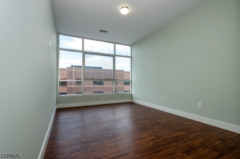 Somerville Boro, New Jersey 08876, United States, 1 Bedroom Bedrooms, ,1 BathroomBathrooms,Residential,Active,181091