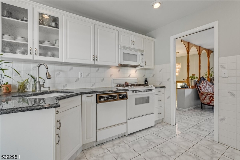 Toms Lake - Residential