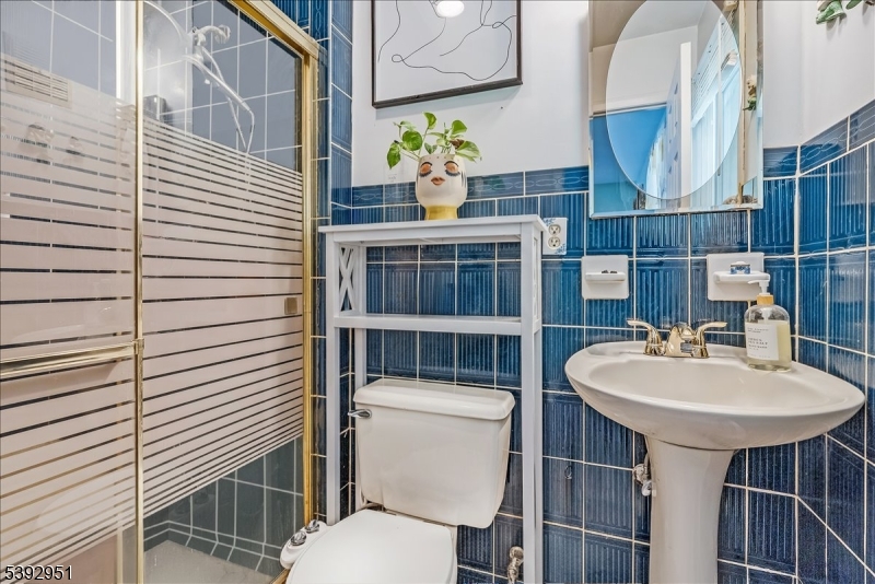 Toms Lake - Residential