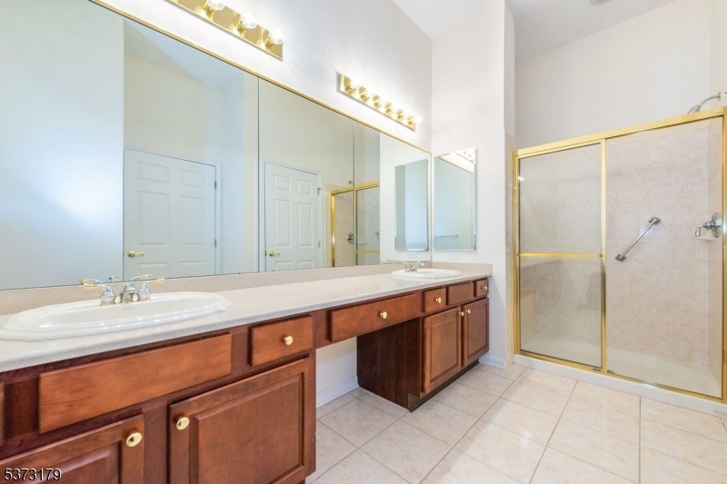 Four Seasons - Residential