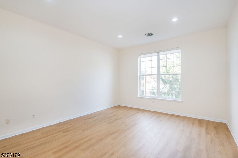 Four Seasons - Residential