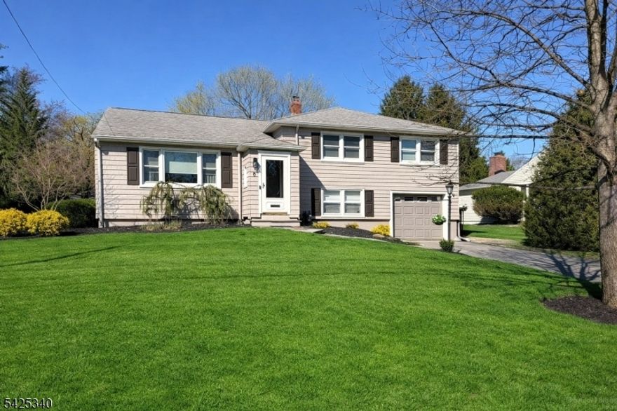 Beautiful 3BR home w/ 1 full & 2 half baths. Prime loc near schools, NYC bus, shops & major hwys. Enjoy comfort, style & convenience?all within walking distance to everyday essentials.