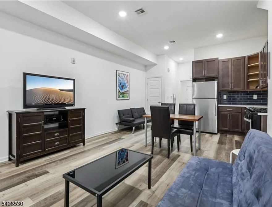 430 Ocean Ave, Unit 1L, located in the Greenville section of Jersey City, offers a well-maintained 3-bedroom, 1-bath apartment featuring a bright living area, a functional eat-in kitchen with ample cabinet storage, and well-sized bedrooms with natural light throughout. The bathroom includes tile finishes and standard fixtures. Conveniently situated near NJ Transit bus lines, the Hudson-Bergen Light Rail, local shopping, parks, and major highways, this location provides easy access to Downtown Jersey City, Liberty State Park, and NYC commuter routes.