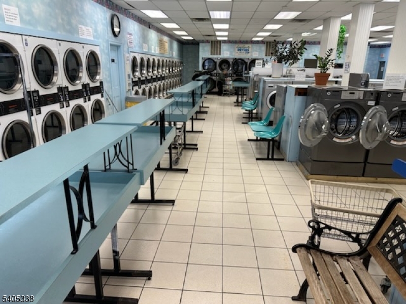 Green Hill Shopping - Commercial Sale