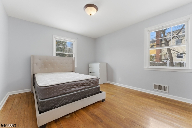 SUNNYSIDE - Residential