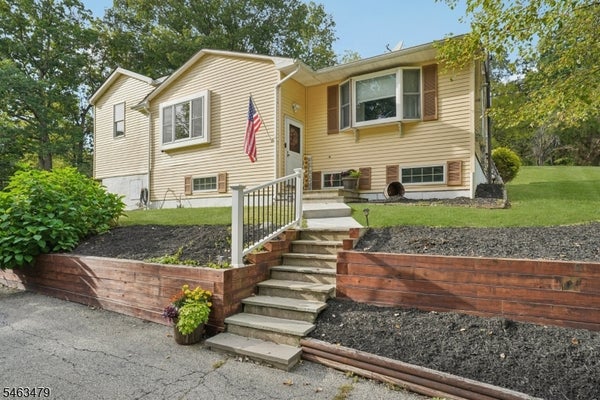 100 CEDAR LAKE RD, BLAIRSTOWN, NJ 07825 - Image 6ac8109ebc8e95f8e076f2d3802dc96a/1608325405