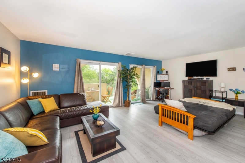 Renaissance Manor - Residential