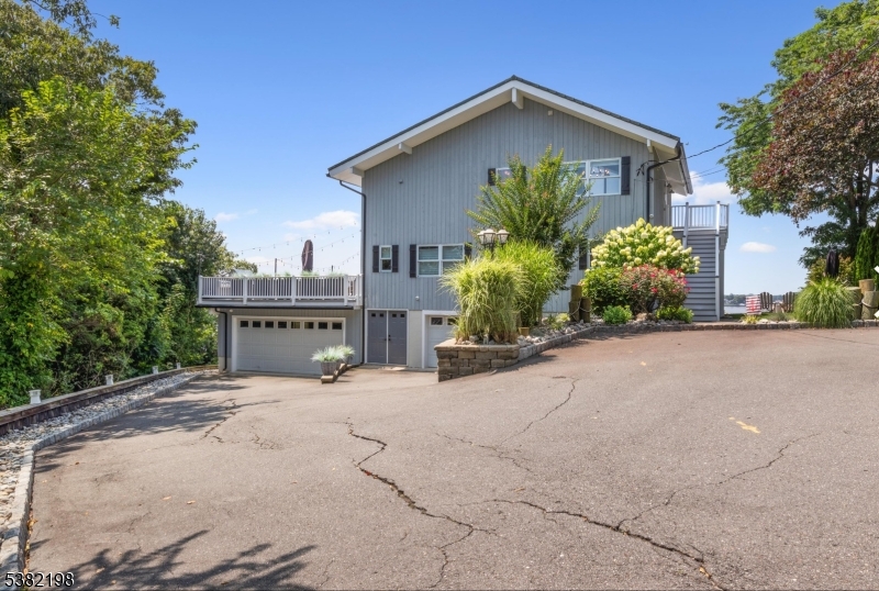 Toms River Township, New Jersey 08753, United States, 3 Bedrooms Bedrooms, ,3 BathroomsBathrooms,Residential,Active,201809