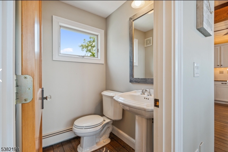 Toms River Township, New Jersey 08753, United States, 3 Bedrooms Bedrooms, ,3 BathroomsBathrooms,Residential,Active,201809