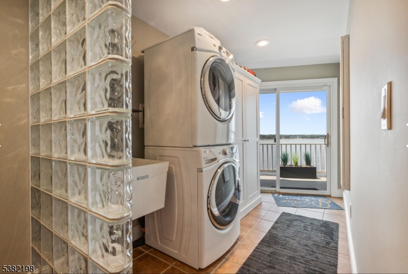 Toms River Township, New Jersey 08753, United States, 3 Bedrooms Bedrooms, ,3 BathroomsBathrooms,Residential,Active,201809