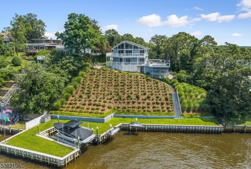 Toms River Township, New Jersey 08753, United States, 3 Bedrooms Bedrooms, ,3 BathroomsBathrooms,Residential,Active,201809