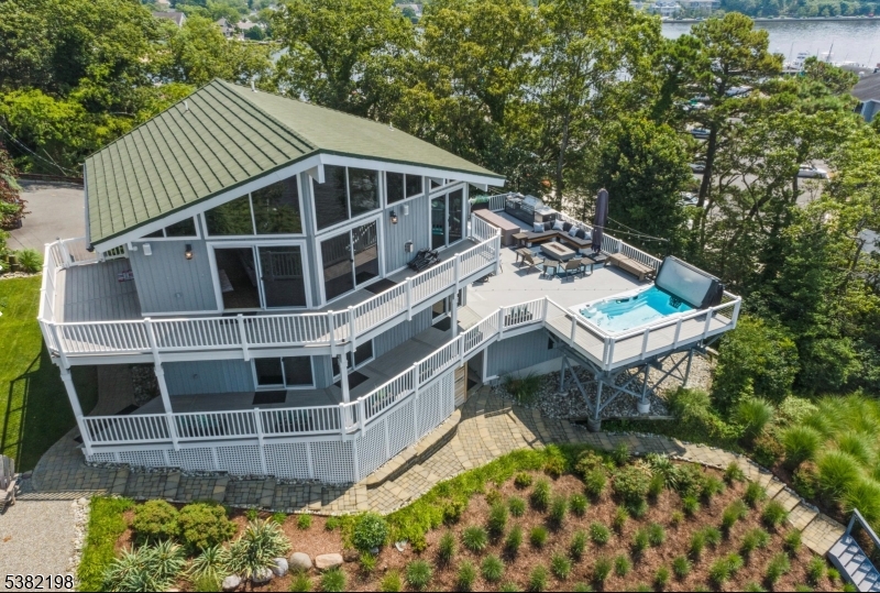 Toms River Township, New Jersey 08753, United States, 3 Bedrooms Bedrooms, ,3 BathroomsBathrooms,Residential,Active,201809