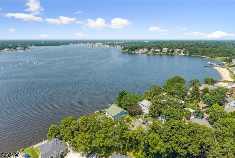 Toms River Township, New Jersey 08753, United States, 3 Bedrooms Bedrooms, ,3 BathroomsBathrooms,Residential,Active,201809