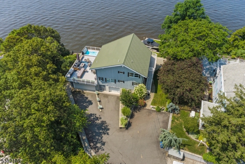 Toms River Township, New Jersey 08753, United States, 3 Bedrooms Bedrooms, ,3 BathroomsBathrooms,Residential,Active,201809