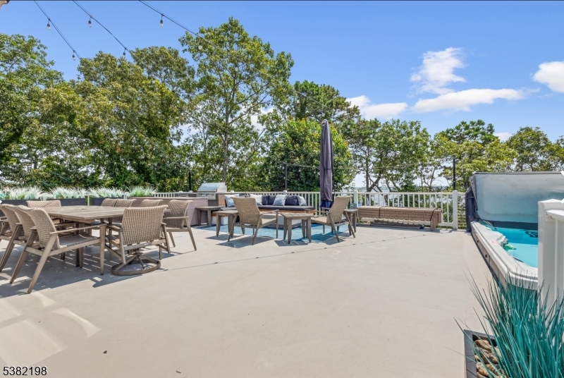 Toms River Township, New Jersey 08753, United States, 3 Bedrooms Bedrooms, ,3 BathroomsBathrooms,Residential,Active,201809