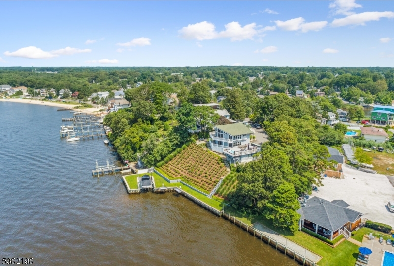 Toms River Township, New Jersey 08753, United States, 3 Bedrooms Bedrooms, ,3 BathroomsBathrooms,Residential,Active,201809