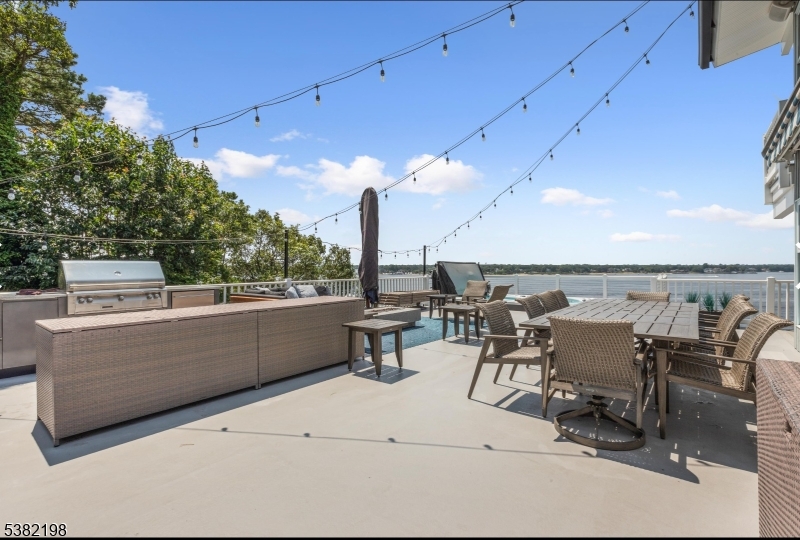 Toms River Township, New Jersey 08753, United States, 3 Bedrooms Bedrooms, ,3 BathroomsBathrooms,Residential,Active,201809