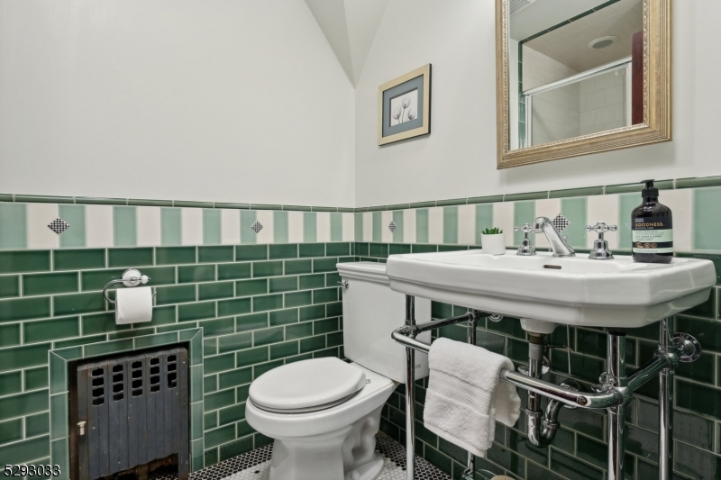 OLD SHORT HILLS - Residential