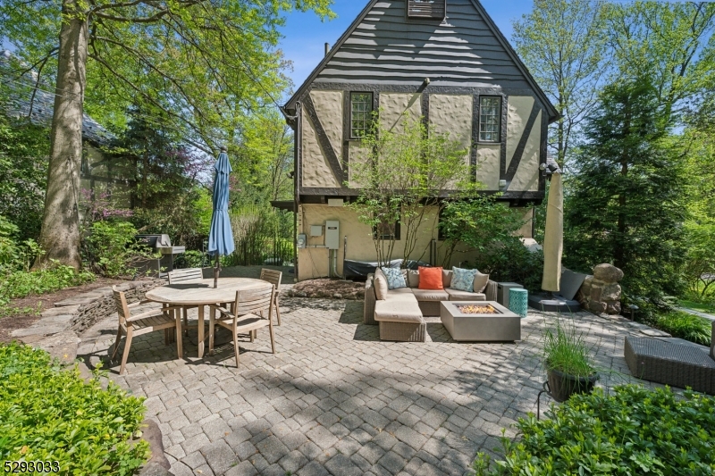 OLD SHORT HILLS - Residential