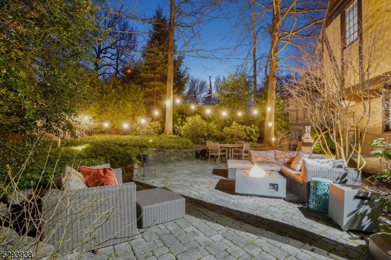 OLD SHORT HILLS - Residential