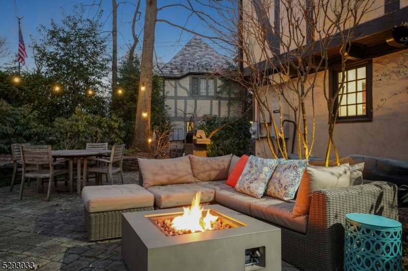 OLD SHORT HILLS - Residential