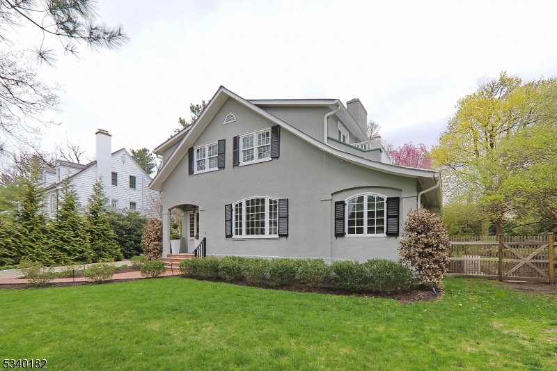 21 Lenox Rd
