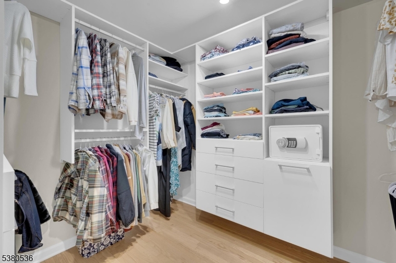 Neshanic - Residential