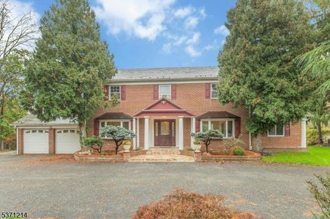 170 Passaic Ave, Roseland Boro, NJ 07068 - #: 3974917