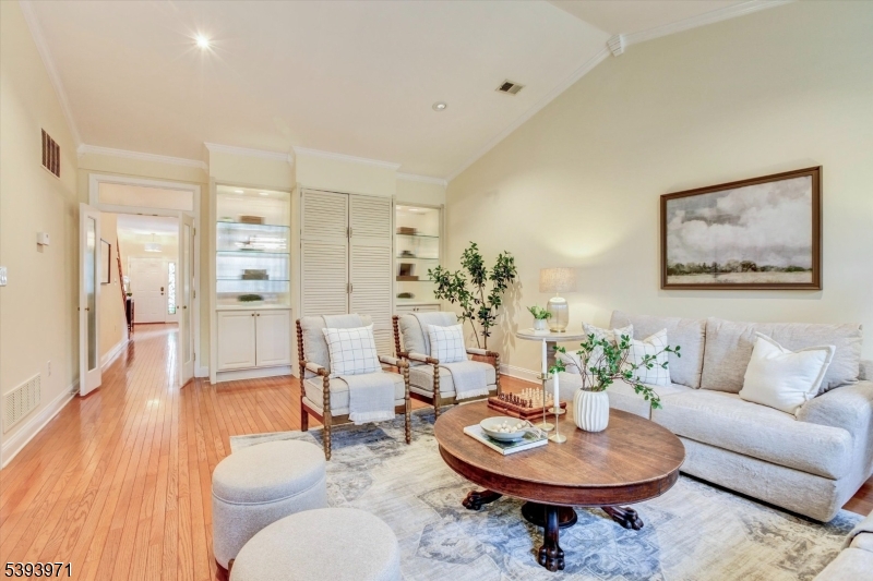 Four Seasons - Residential