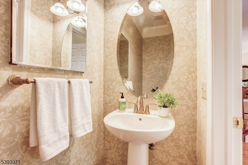 Four Seasons - Residential