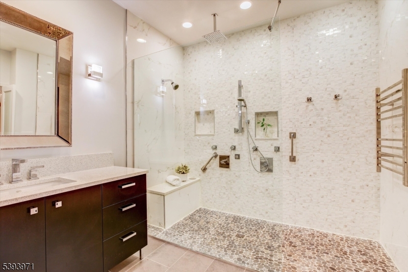 Four Seasons - Residential