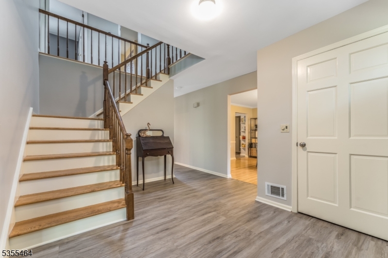 12 Shady Brook Ct