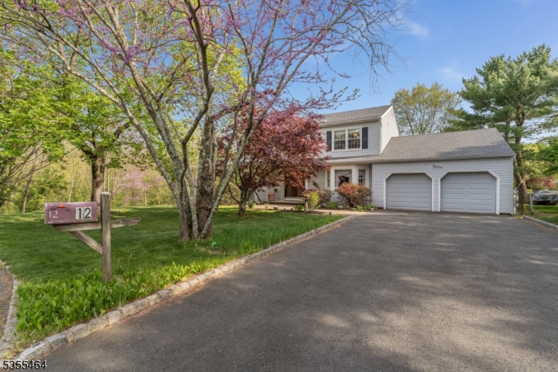 12 Shady Brook Ct