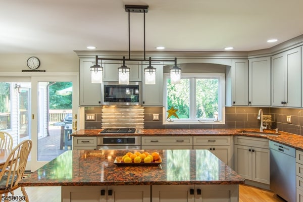 10 WEISS DR, TOWACO, NJ 07082 - Image 6c56841d7842c310d8e5ffb451fb772e/967474179