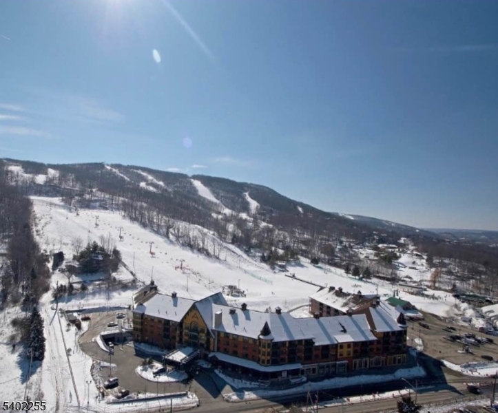 SCENIC LAKES - Residential