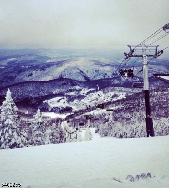 SCENIC LAKES - Residential